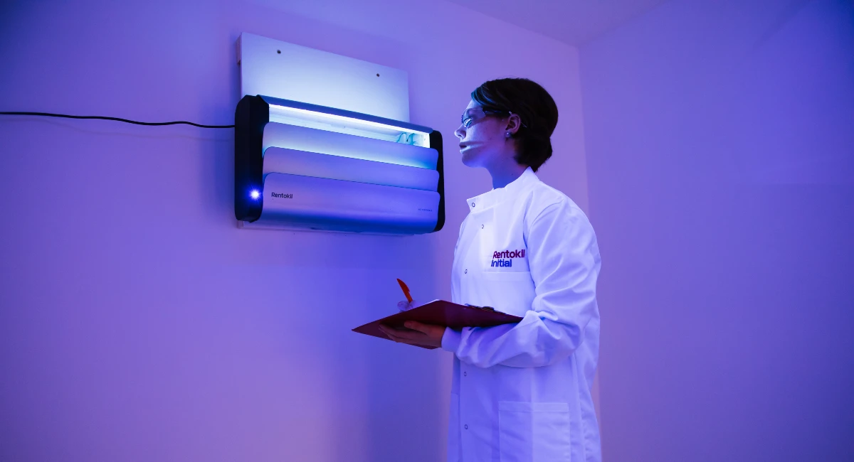 An adaptive intelligent LED lamp