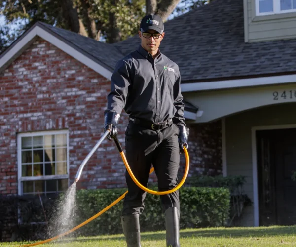 FLA-D3_5060_0793-colleague-spraying-lawn